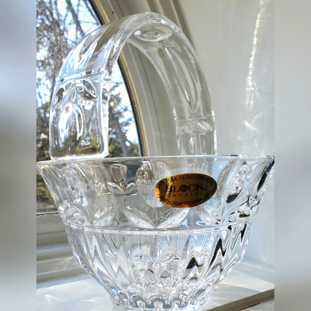 Block crystal tulip basket
